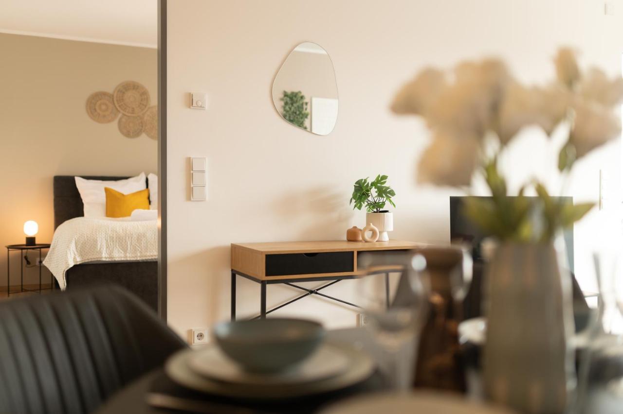 Dwellstay - Modernes Apartment I 55Qm I 2 Zimmer I Kueche I Bad I Terrasse I Tv I Wlan Bad Hersfeld Exterior foto
