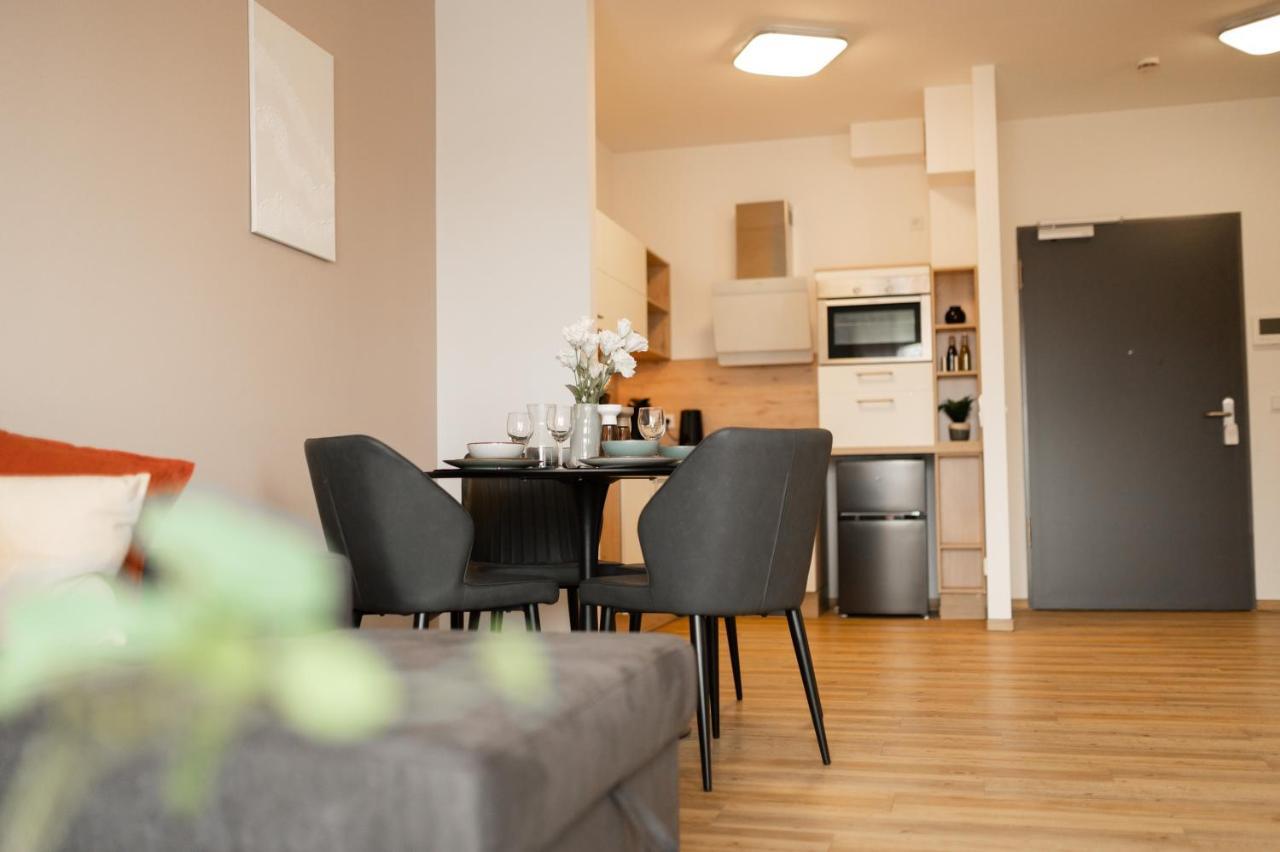 Dwellstay - Modernes Apartment I 55Qm I 2 Zimmer I Kueche I Bad I Terrasse I Tv I Wlan Bad Hersfeld Exterior foto