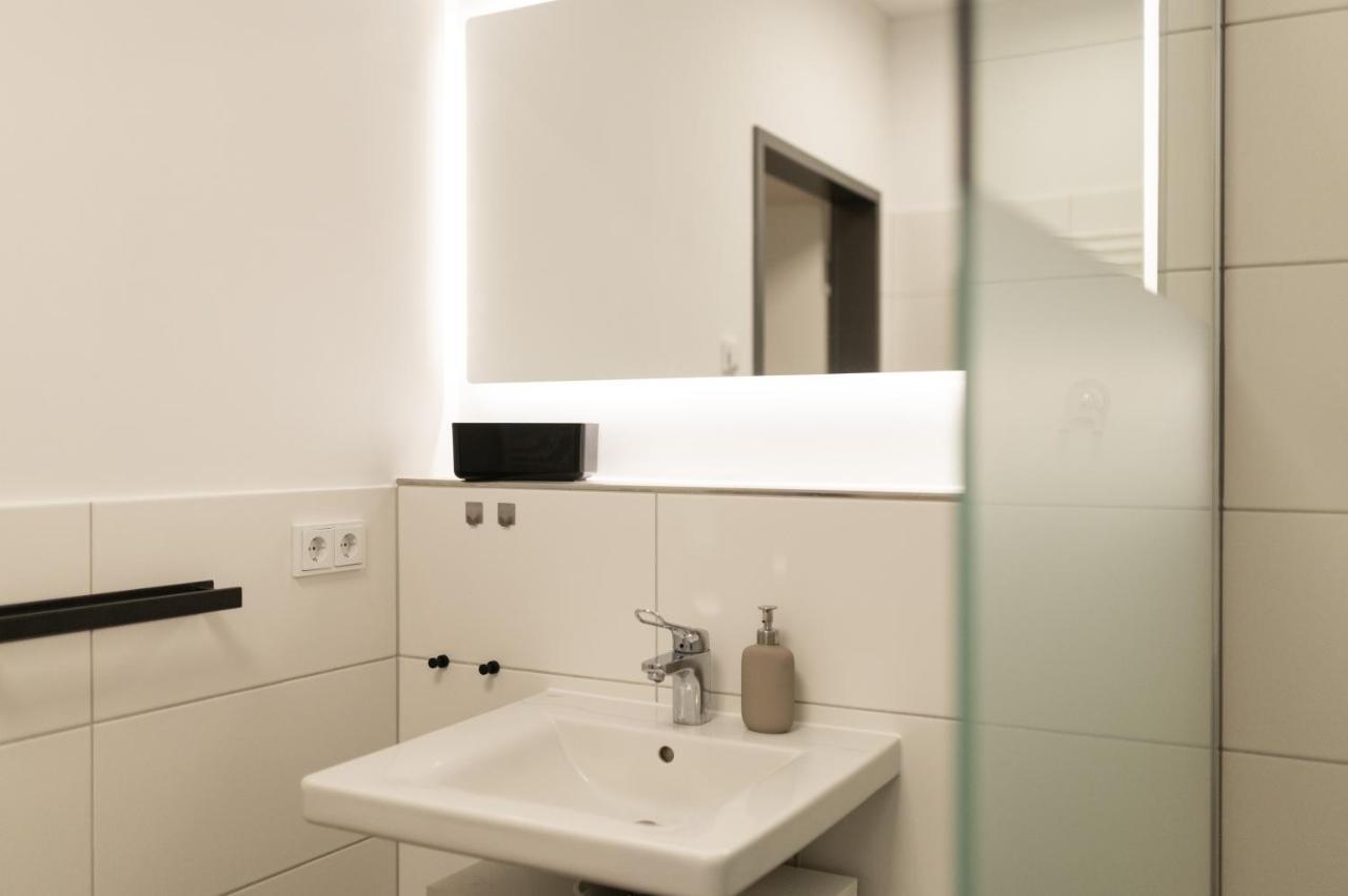 Dwellstay - Modernes Apartment I 55Qm I 2 Zimmer I Kueche I Bad I Terrasse I Tv I Wlan Bad Hersfeld Exterior foto